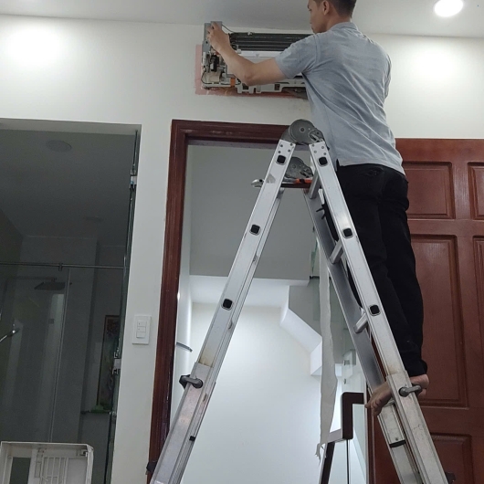 Sửa Máy Lạnh Xì Gas Tân Phú